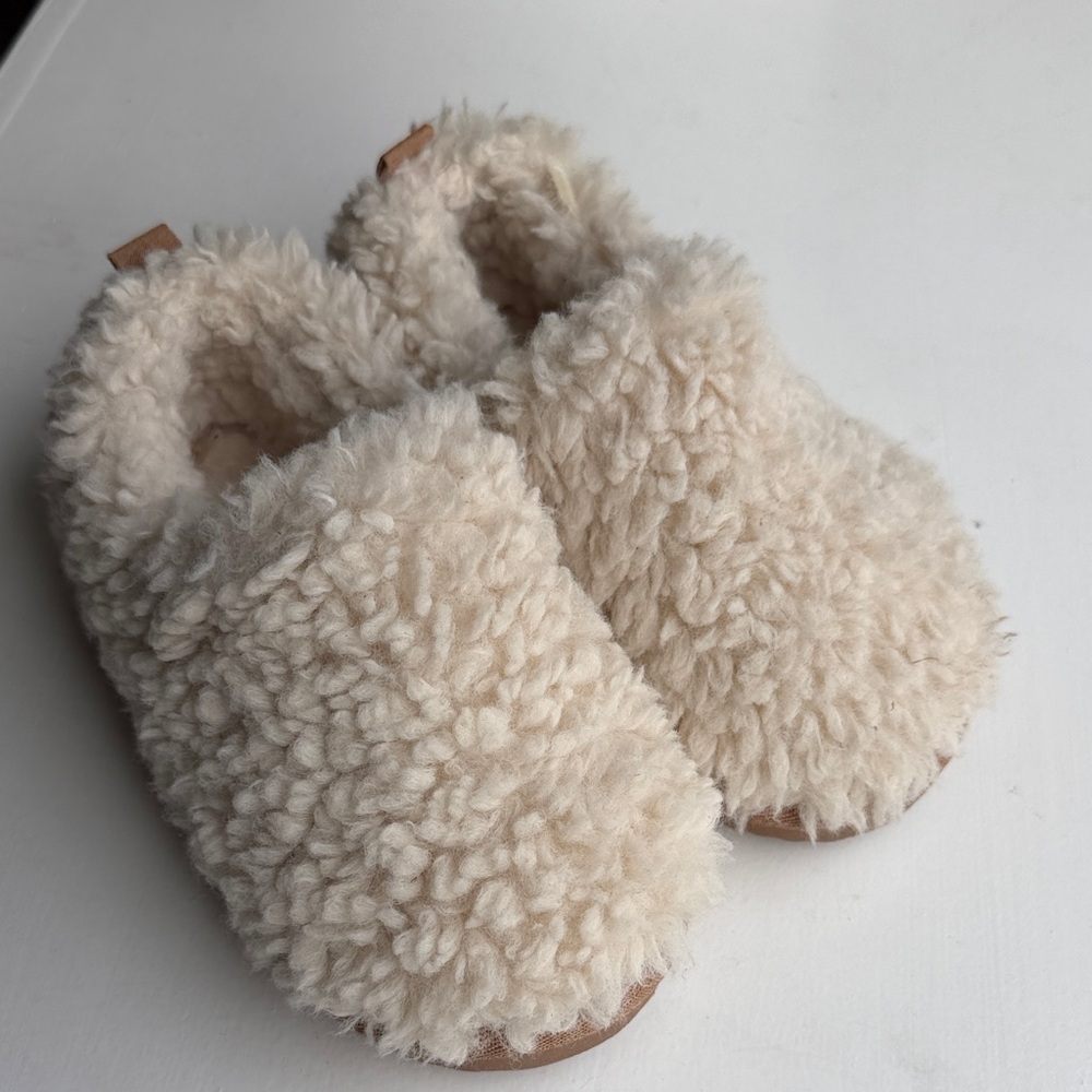 Super fuzzy toddler slippers (size 10 toddler)